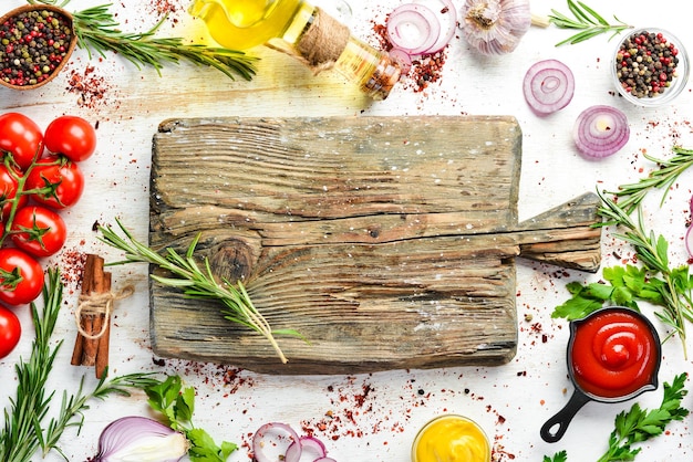 Deska z jedzeniem i ziołami